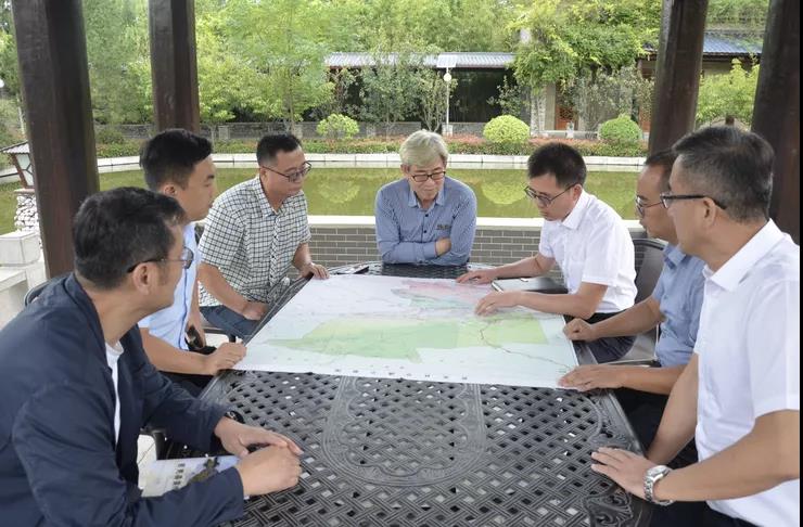 新疆若羌縣領導到重山集團考察