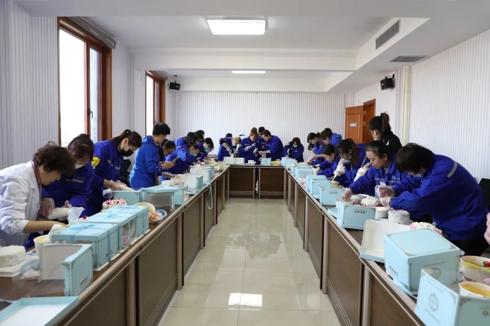 公司組織舉行“3.8女神節”蛋糕DIY活動57
