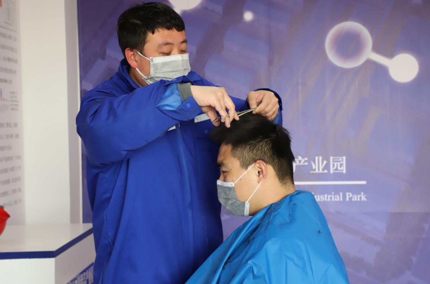 暖心！疫情期間，公司志愿者王遠哲為大家理發(fā)